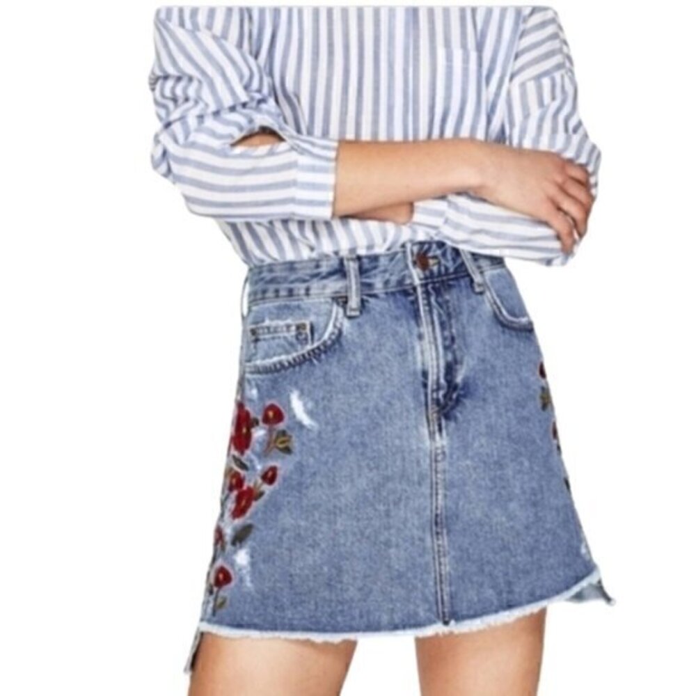 [Zara] Embroidered Flower Jean Skirt - Size M